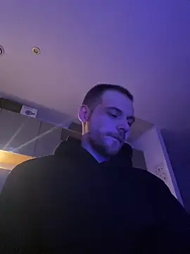 Snapshot of Z1uk chatting on April 2026 12:43:02 AM Z1uk online show from April 2026 12:43:02 AM