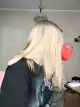 Snapshot of KrissSexi chatting on February 2025 04:00:02 PM KrissSexi online show from February 2025 04:00:02 PM