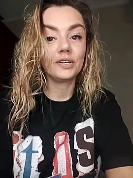 Snapshot of KrissSexi chatting on September 2025 10:31:02 PM KrissSexi online show from September 2025 10:31:02 PM