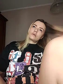 Snapshot of KrissSexi chatting on September 2025 04:45:01 AM KrissSexi online show from September 2025 04:45:01 AM