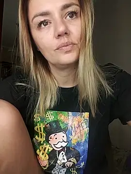 Snapshot of KrissSexi chatting on September 2025 06:18:02 PM KrissSexi online show from September 2025 06:18:02 PM