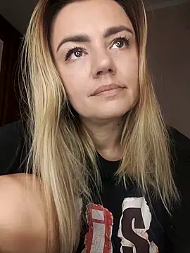 Snapshot of KrissSexi chatting on September 2025 04:36:02 AM KrissSexi online show from September 2025 04:36:02 AM