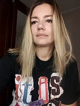 Snapshot of KrissSexi chatting on October 2025 03:15:01 AM KrissSexi online show from October 2025 03:15:01 AM