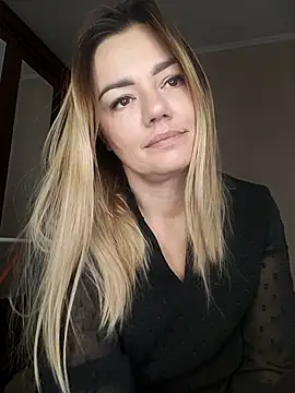 Snapshot of KrissSexi chatting on October 2025 05:19:02 AM KrissSexi online show from October 2025 05:19:02 AM