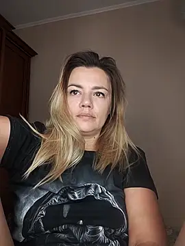 Snapshot of KrissSexi chatting on October 2025 05:43:02 AM KrissSexi online show from October 2025 05:43:02 AM