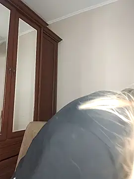 Snapshot of KrissSexi chatting on October 2025 07:16:02 PM KrissSexi online show from October 2025 07:16:02 PM