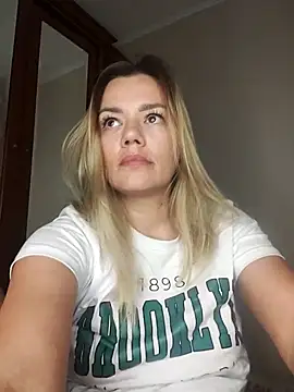 Snapshot of KrissSexi chatting on October 2025 08:31:01 PM KrissSexi online show from October 2025 08:31:01 PM