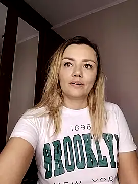 Snapshot of KrissSexi chatting on October 2025 05:18:02 AM KrissSexi online show from October 2025 05:18:02 AM