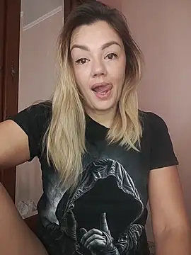 Snapshot of KrissSexi chatting on October 2025 06:14:02 AM KrissSexi online show from October 2025 06:14:02 AM