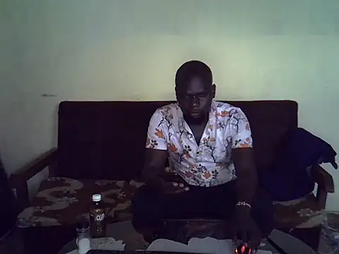 Snapshot of Leebwoy20 chatting on February 2026 10:31:01 AM Leebwoy20 online show from February 2026 10:31:01 AM