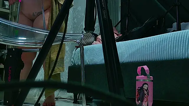 NathaxaLeans online show from November 2025 12:22:02 PM