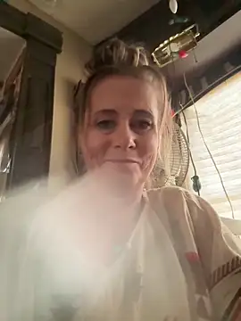 Snapshot of SummerBlueMoon chatting on December 2025 02:06:02 AM SummerBlueMoon online show from December 2025 02:06:02 AM