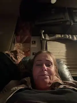 Snapshot of SummerBlueMoon chatting on February 2026 02:15:01 AM SummerBlueMoon online show from February 2026 02:15:01 AM