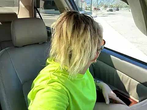 Snapshot of SummerBlueMoon chatting on February 2026 09:38:02 PM SummerBlueMoon online show from February 2026 09:38:02 PM