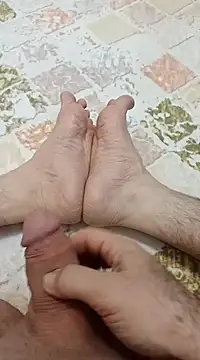 Snapshot of Hardapple01 chatting on December 2024 12:44:02 AM Hardapple01 online show from December 2024 12:44:02 AM