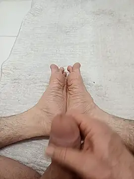 Snapshot of Hardapple01 chatting on March 2025 11:24:02 PM Hardapple01 online show from March 2025 11:24:02 PM