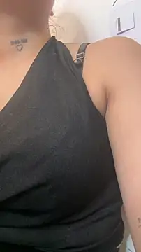 Snapshot of LunaBaker-1 chatting on March 2026 05:47:02 AM LunaBaker-1 online show from March 2026 05:47:02 AM