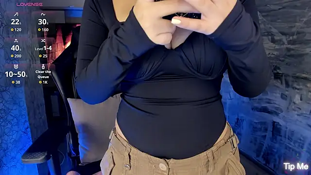 Snapshot of LunaBaker-1 chatting on March 2026 02:04:02 AM LunaBaker-1 online show from March 2026 02:04:02 AM