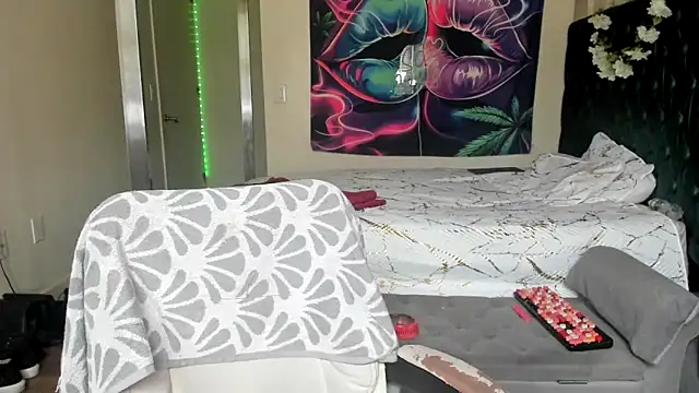 YasmineMinaj online show from April 2026 04:59:02 PM