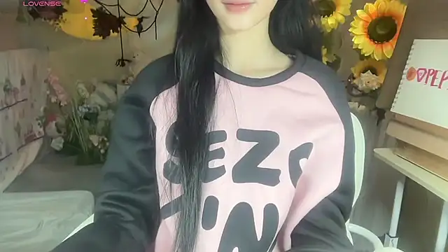 Snapshot of Your-Sunshine chatting on November 2025 04:51:02 PM Your-Sunshine online show from November 2025 04:51:02 PM