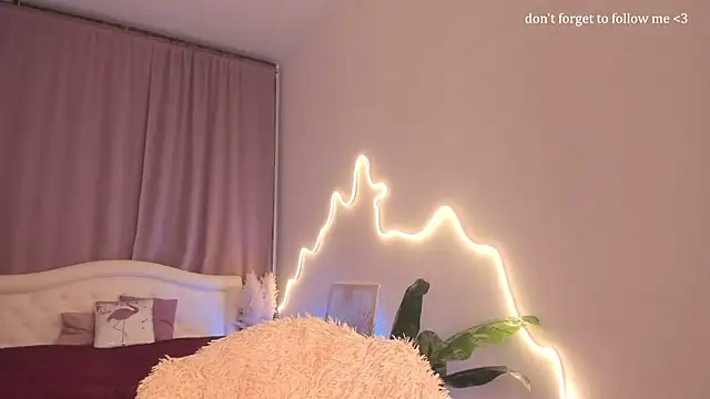 LauraCoy online show from February 2026 10:24:01 PM