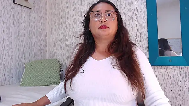 Snapshot of NadiaWhite chatting on February 2025 06:29:02 PM NadiaWhite online show from February 2025 06:29:02 PM