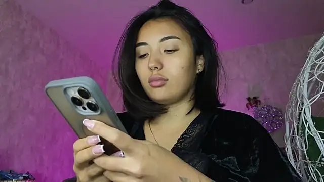 lily  foster online show from December 2025 06:47:01 PM