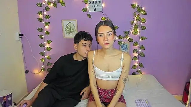 Snapshot of charlottte_queen chatting on March 2025 09:10:02 PM charlottte queen online show from March 2025 09:10:02 PM