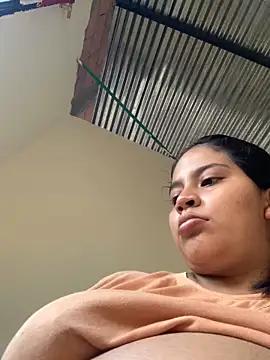 moncerrat luna online show from October 2025 09:56:01 PM