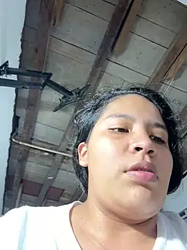 moncerrat luna online show from April 2026 07:55:02 PM