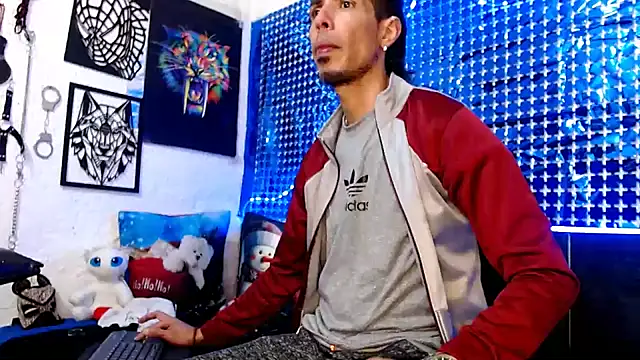 Snapshot of Mensecret69 chatting on December 2024 01:50:02 AM Mensecret69 online show from December 2024 01:50:02 AM