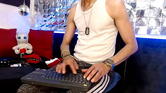 Snapshot of Mensecret69 chatting on January 2025 12:27:02 AM Mensecret69 online show from January 2025 12:27:02 AM