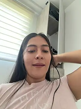 Snapshot of Sophie__Foxxx chatting on June 2026 03:40:01 PM Sophie Foxxx online show from June 2026 03:40:01 PM