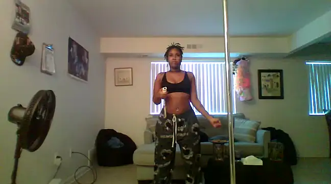 Snapshot of shauntaeme chatting on January 2025 09:31:02 PM shauntaeme online show from January 2025 09:31:02 PM