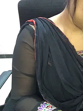 Snapshot of Rose_Olivia chatting on February 2026 03:51:01 PM Rose Olivia online show from February 2026 03:51:01 PM