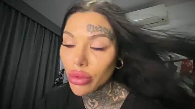 claudiacvc95 online show from October 2025 03:43:02 AM