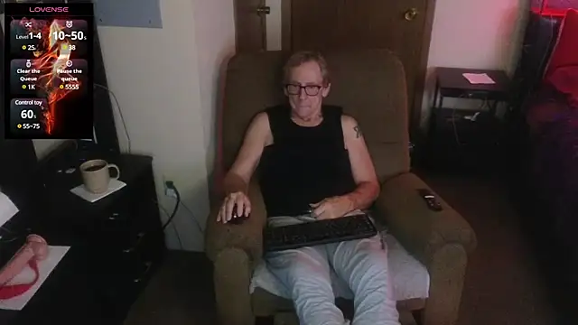 Snapshot of Lusty_Kinks chatting on December 2024 01:16:02 PM Lusty Kinks online show from December 2024 01:16:02 PM