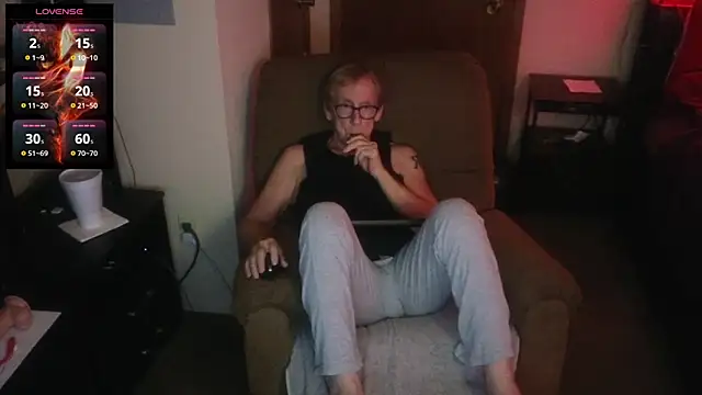 Snapshot of Lusty_Kinks chatting on December 2024 05:36:02 PM Lusty Kinks online show from December 2024 05:36:02 PM