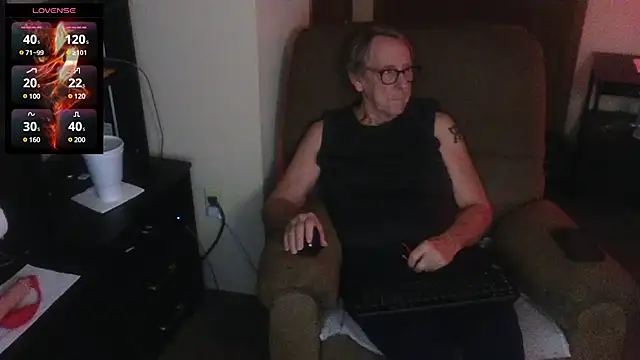 Snapshot of Lusty_Kinks chatting on December 2024 12:07:02 AM Lusty Kinks online show from December 2024 12:07:02 AM