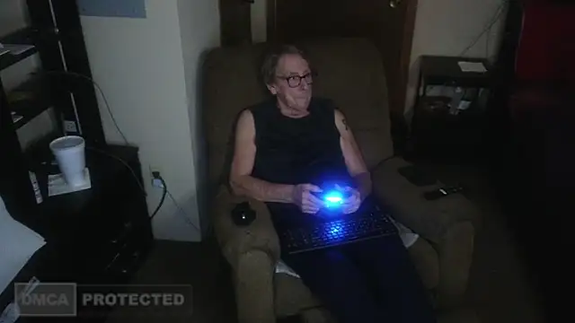 Snapshot of Lusty_Kinks chatting on December 2024 09:04:02 PM Lusty Kinks online show from December 2024 09:04:02 PM