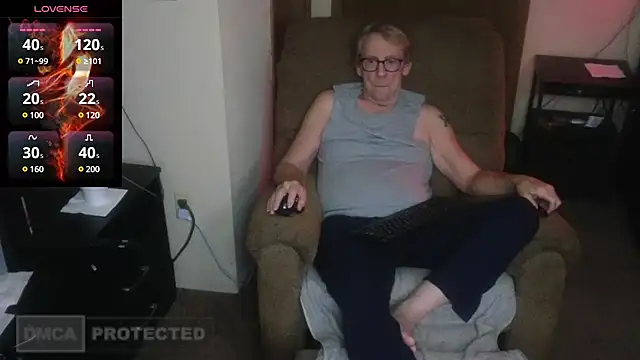 Snapshot of Lusty_Kinks chatting on December 2024 12:14:02 AM Lusty Kinks online show from December 2024 12:14:02 AM