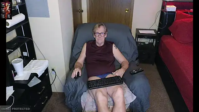 Snapshot of Lusty_Kinks chatting on December 2024 04:19:02 PM Lusty Kinks online show from December 2024 04:19:02 PM