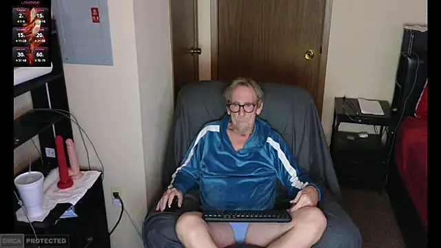 Snapshot of Lusty_Kinks chatting on January 2025 12:59:01 AM Lusty Kinks online show from January 2025 12:59:01 AM