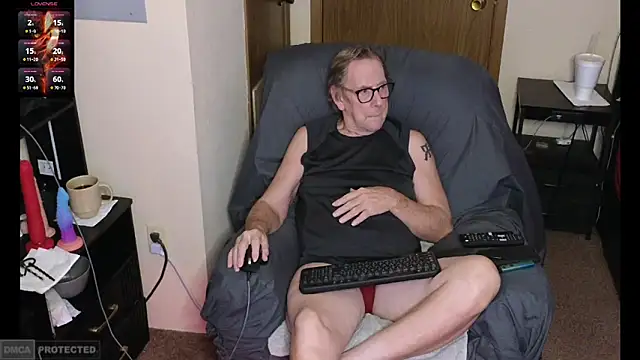 Snapshot of Lusty_Kinks chatting on January 2025 01:22:01 PM Lusty Kinks online show from January 2025 01:22:01 PM