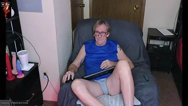 Snapshot of Lusty_Kinks chatting on January 2025 03:49:02 AM Lusty Kinks online show from January 2025 03:49:02 AM