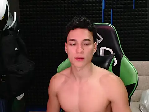 Snapshot of Curly_Angel24 chatting on October 2025 01:26:01 AM Curly Angel24 online show from October 2025 01:26:01 AM