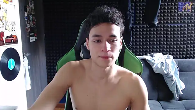 Snapshot of Curly_Angel24 chatting on December 2025 04:00:01 PM Curly Angel24 online show from December 2025 04:00:01 PM