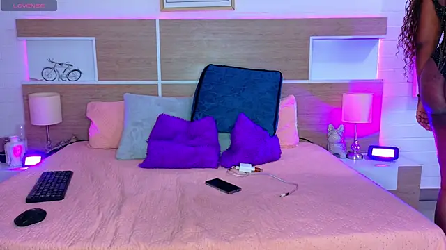 KAROL-SCOTT online show from April 2026 07:53:02 PM