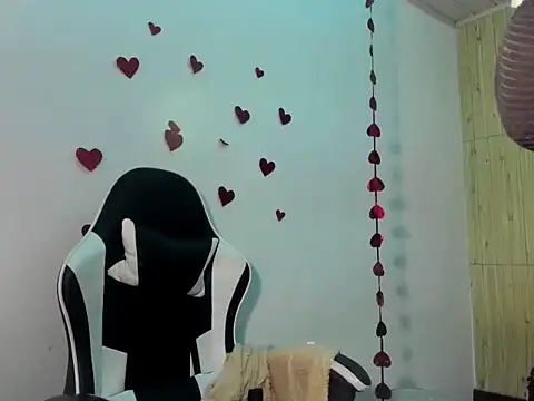 Charis 21 online show from February 2026 07:32:02 PM