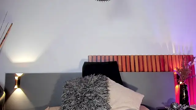 NoraDasilva online show from March 2025 12:00:01 AM